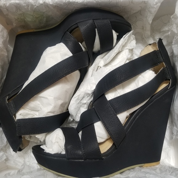 Chinese Laundry | Wedge 8.5 - Picture 2 of 6